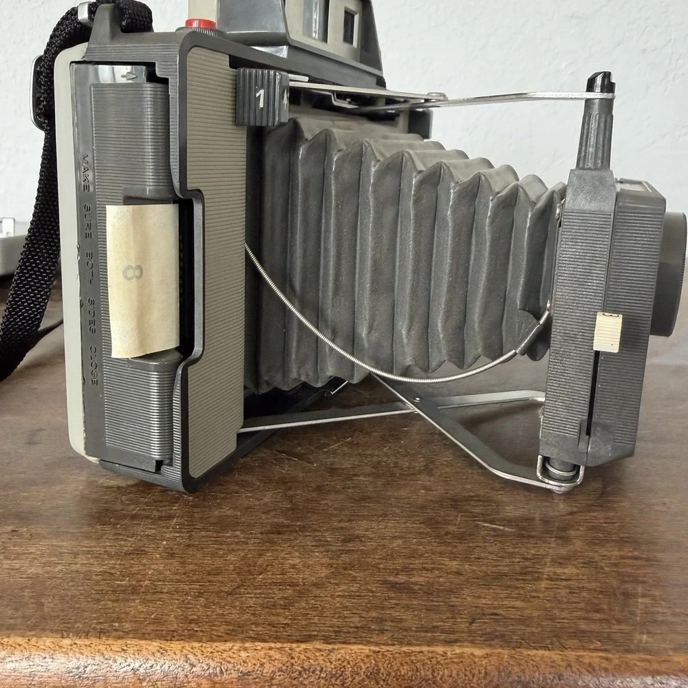 Vintage Polaroid Automatic 220 Land‎ Camera with Case Manual Cold Clip Untested